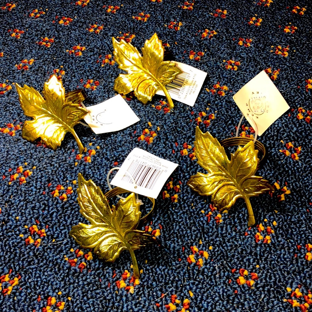 NWT 4 Napkins Holder Leaf Pattern (Kemp Beatley)